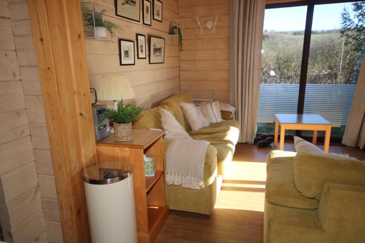 Hartland Hideaway Lodge Woolfardisworthy  Экстерьер фото